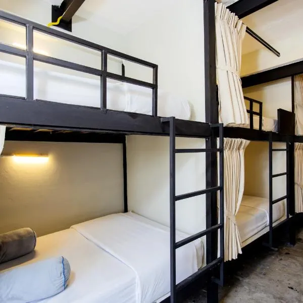 Nomad Plus Life Hostel Pattaya photo 5
