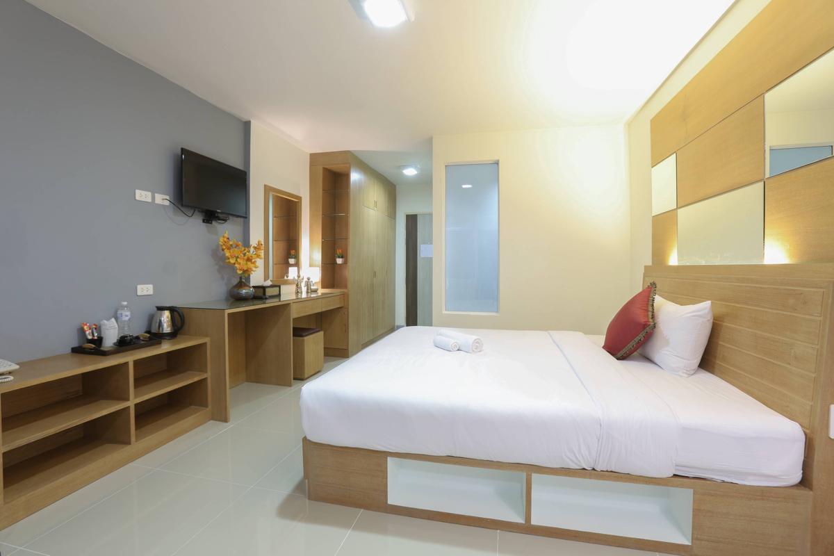 The Greenery Central Suites photo 2