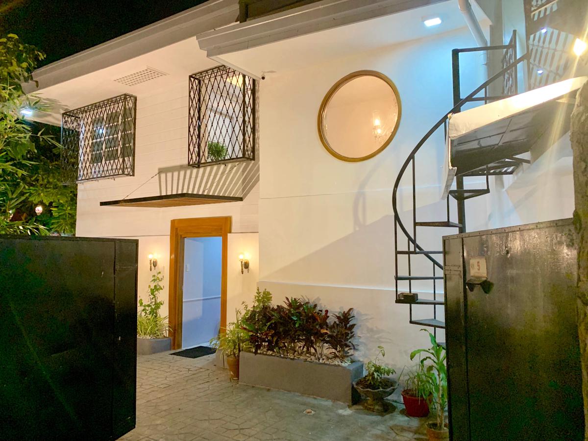 Courtyard Hotel photo 1