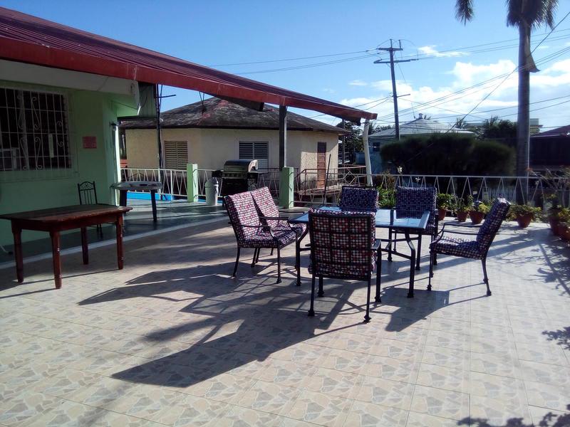 The Red Hut Inn photo 4