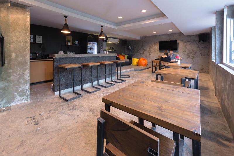 Revolution Hostel Asoke photo 4