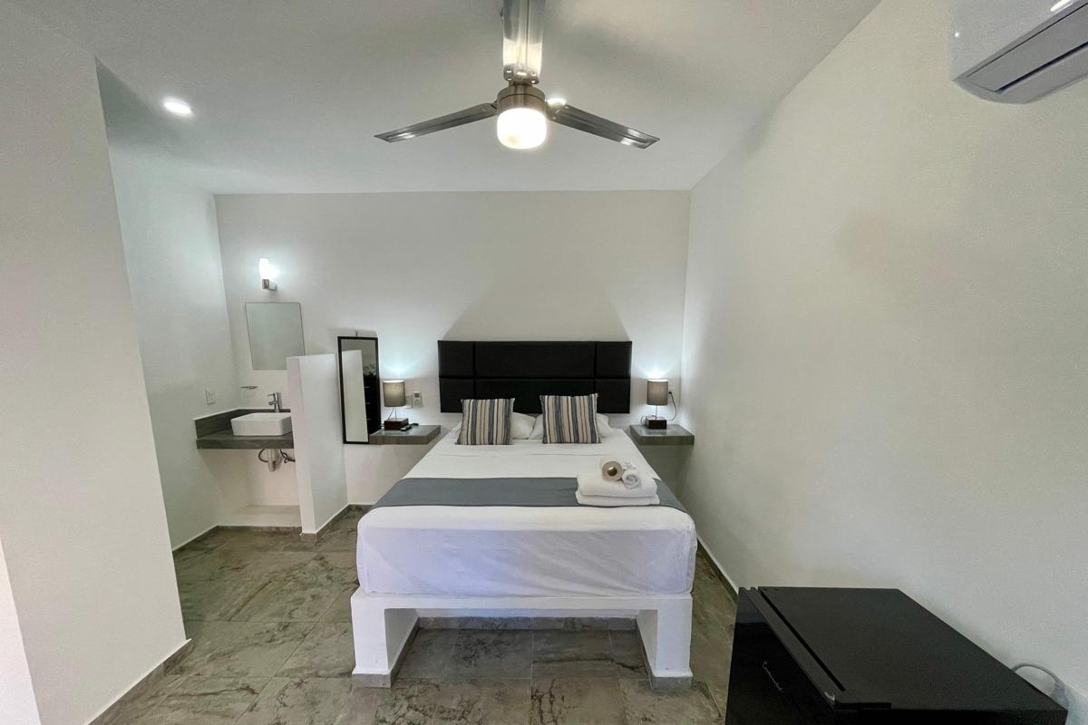 Lavish Studio with Patio #2 photo 3