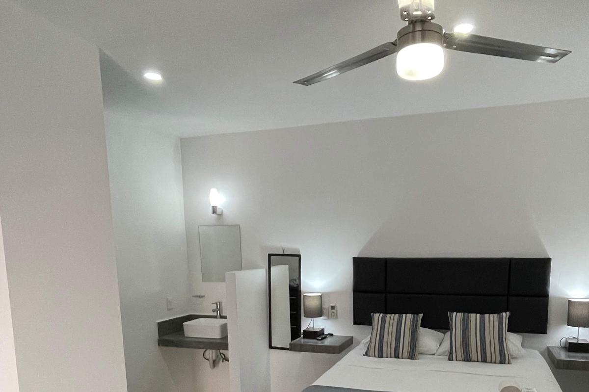 Lavish Studio with Patio #2 photo 4