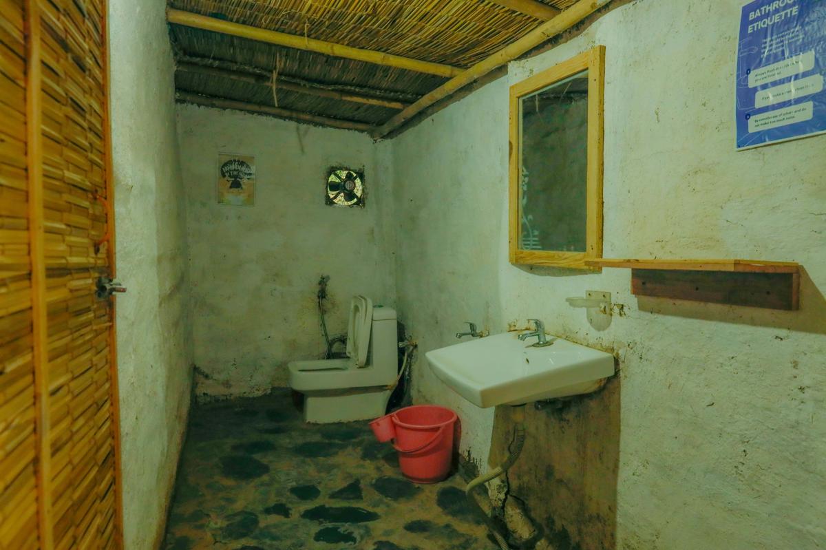 Stone Age Huts and Hostel photo 3