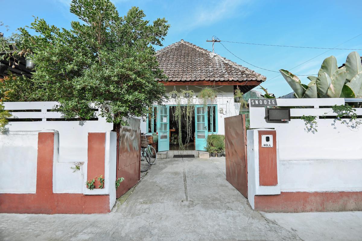Snooze Hostel Yogyakarta photo 2