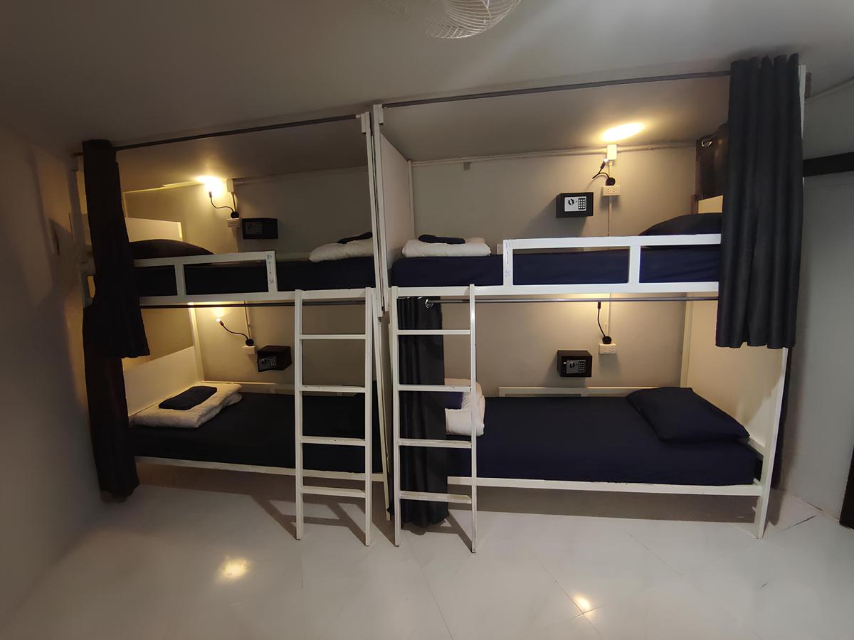 Baby Shark Hostel Loh Dalum Bay photo 1
