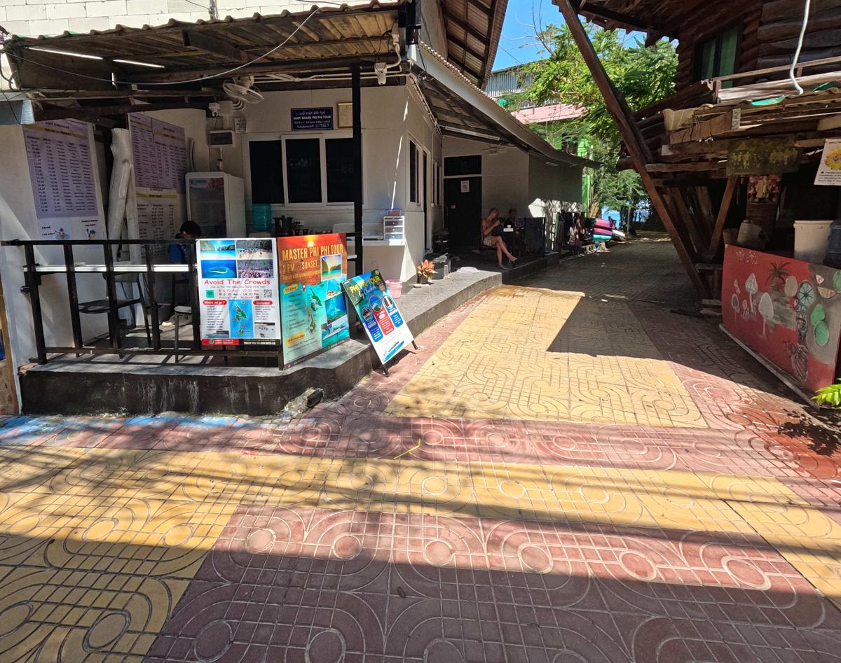 Baby Shark Hostel Loh Dalum Bay photo 3
