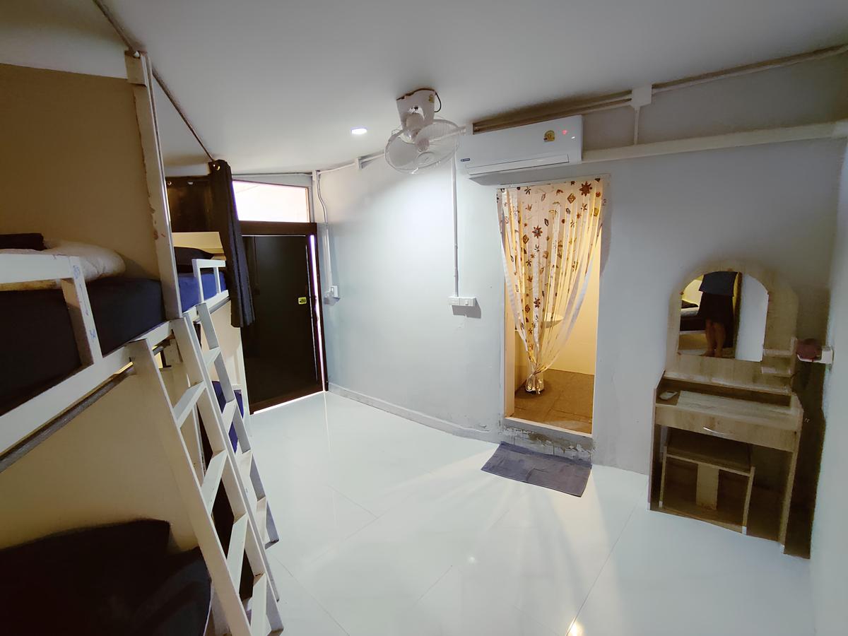 Baby Shark Hostel Loh Dalum Bay photo 4