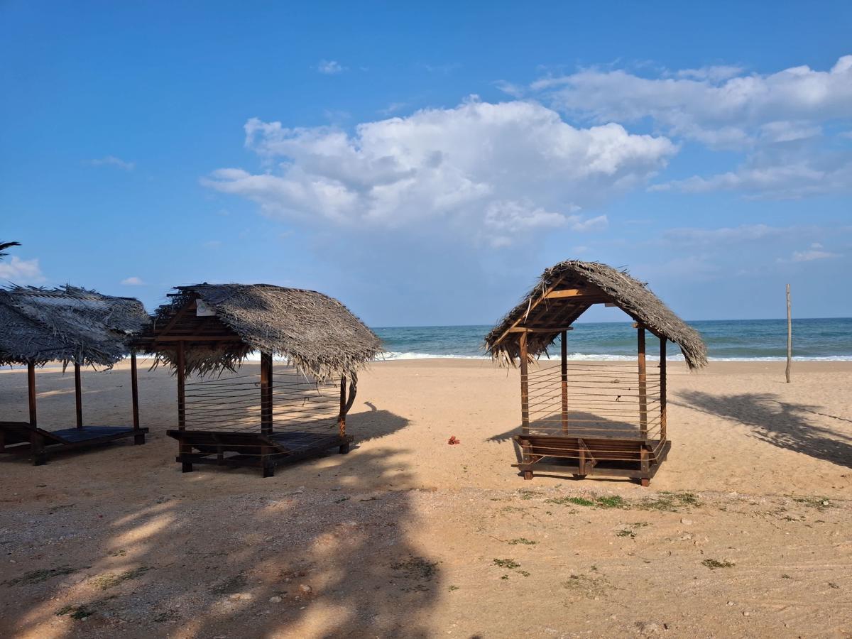 Beach Life Hostal Uppuveli photo 1