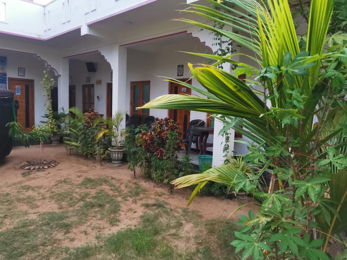 Beach Life Hostal Uppuveli photo 3