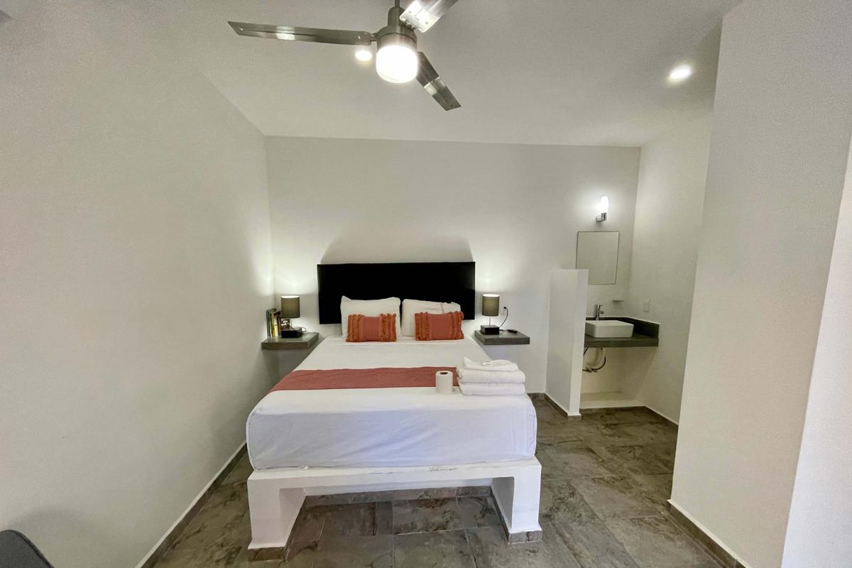 Lavish Studio with Patio #1 photo 3
