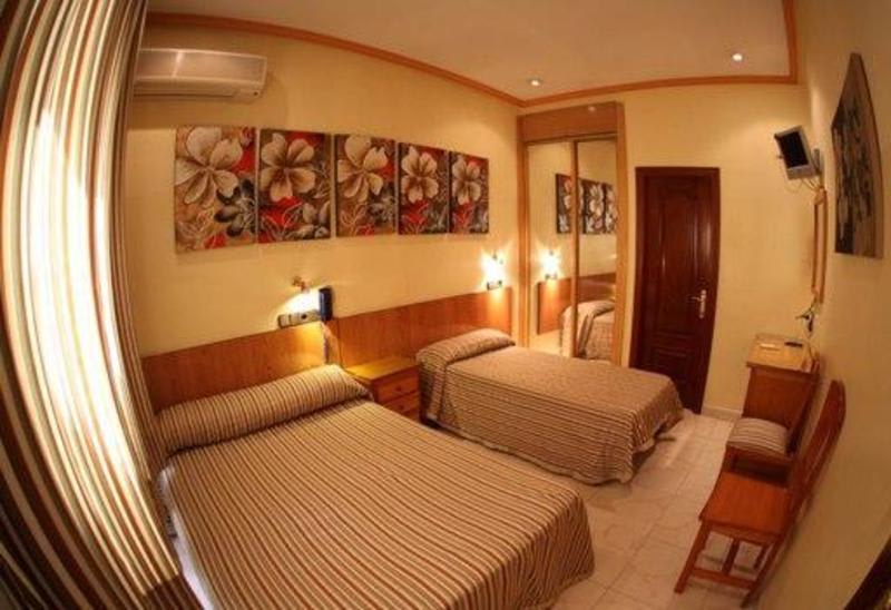 Hostal Atocha Almudena Martin photo 1