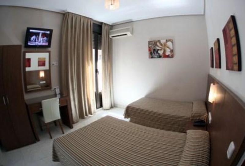 Hostal Atocha Almudena Martin photo 4