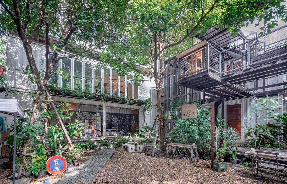 The Yard Hostel Bangkok photo 3