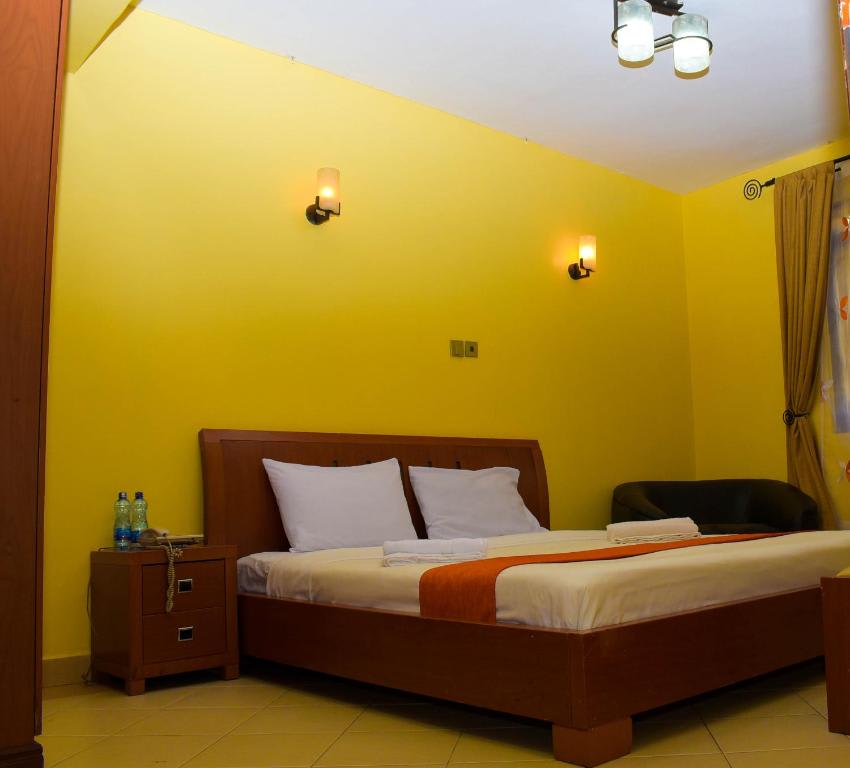 Raya Hotel photo 2