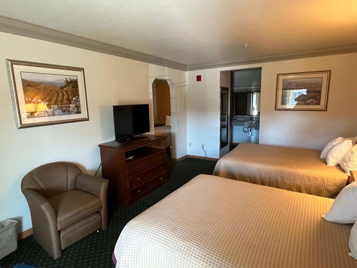 Cloverdale Wine Country Inn and Suites photo 4