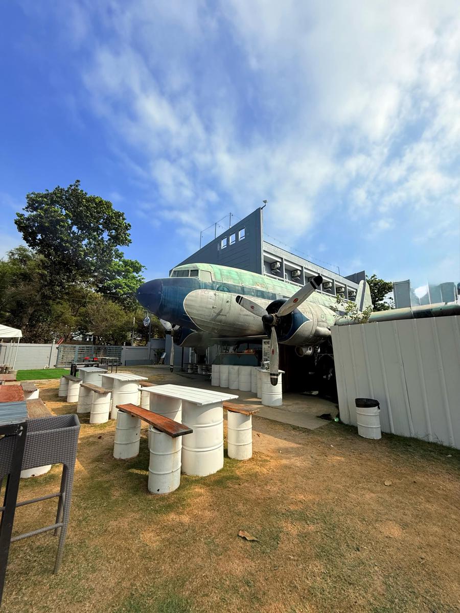Charlie's Hangar Surf Hostel photo 1