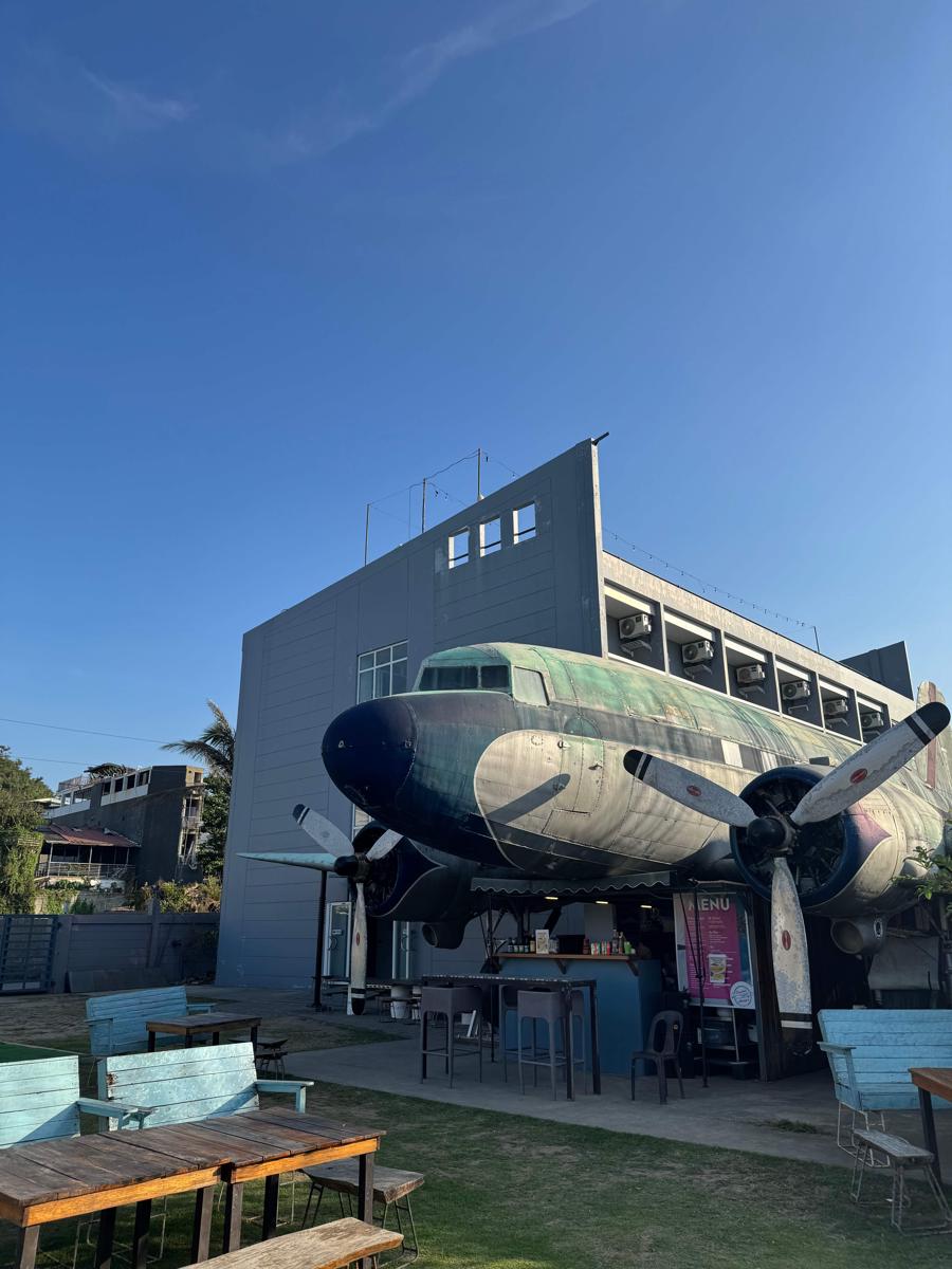 Charlie's Hangar Surf Hostel photo 3