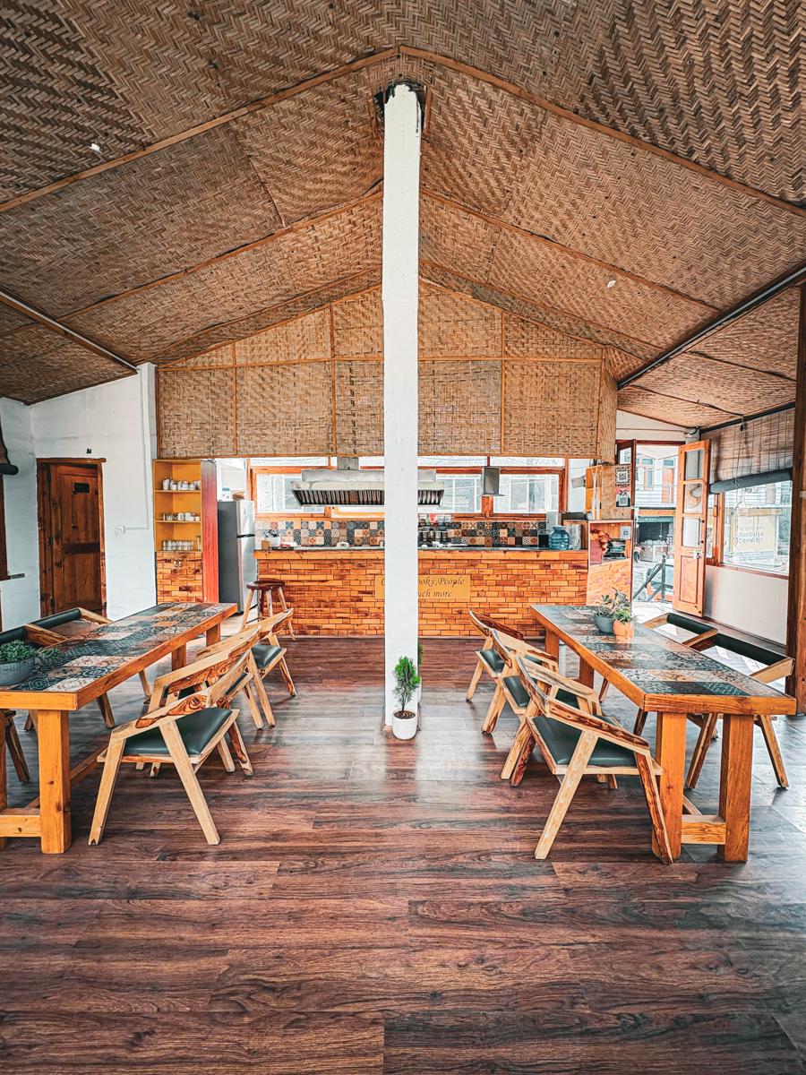 Young Monk Hostel & Cafe Jibhi photo 2