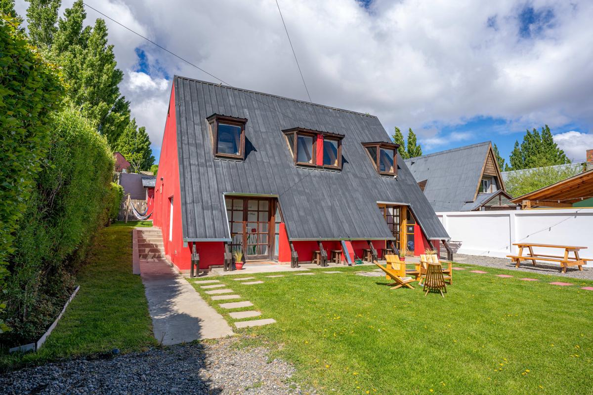 Red House Hostel photo 1