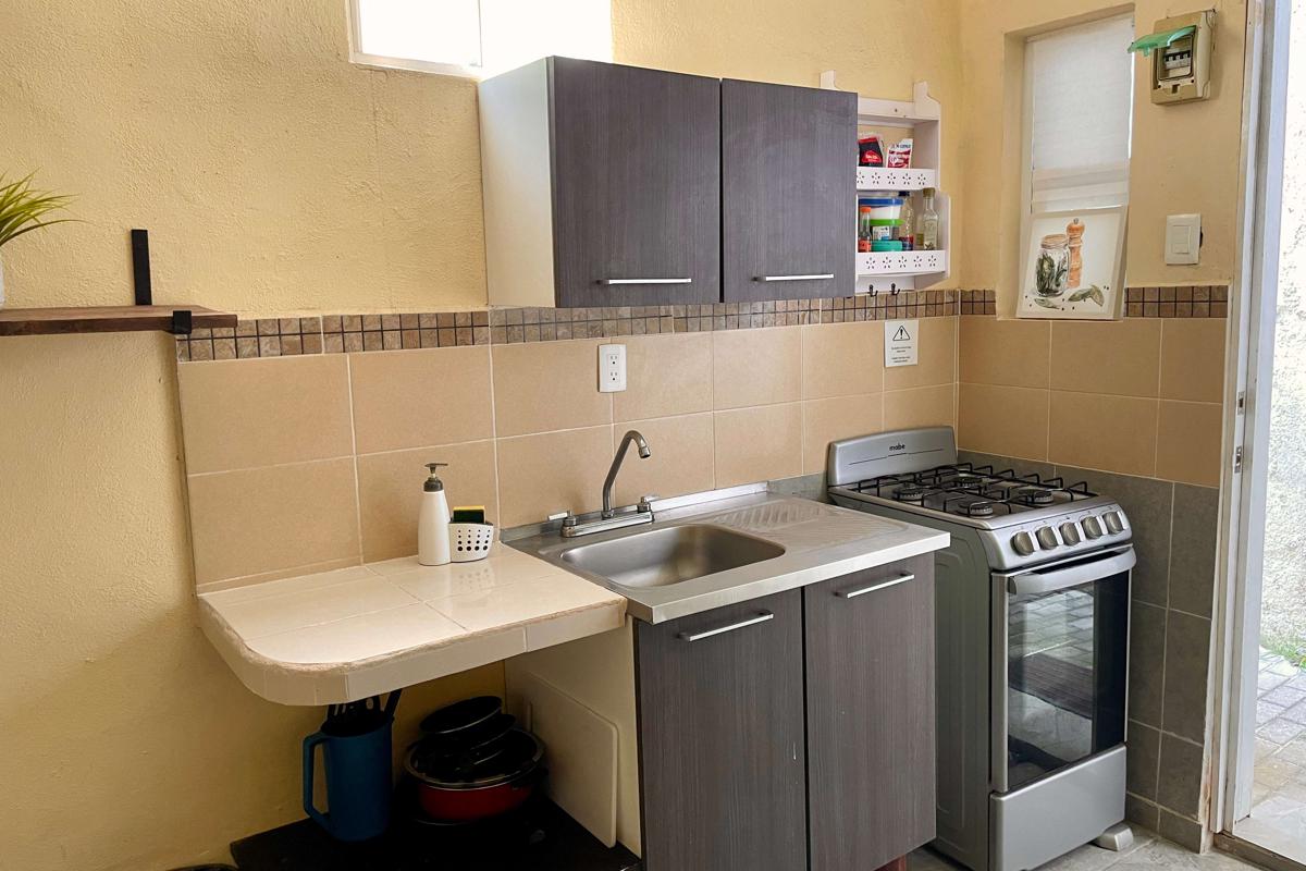 Downtown Private Apartment w/Kitchen photo 4