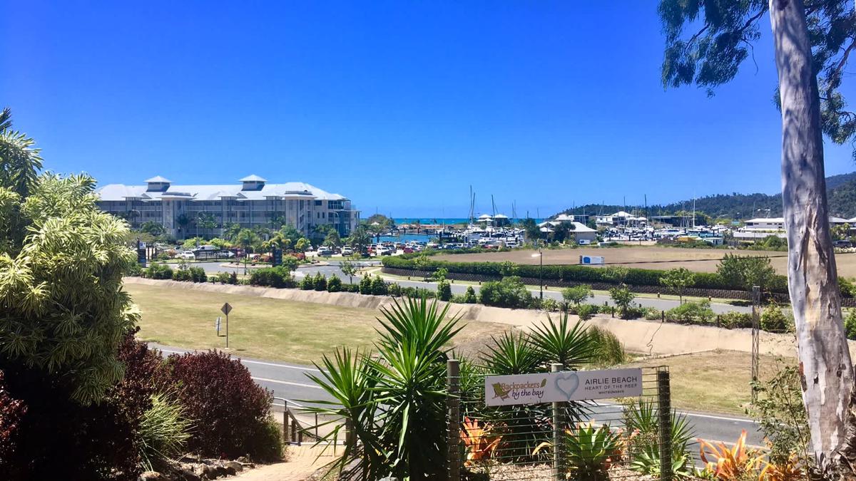 Airlie Beach Backpackers By The Bay photo 2