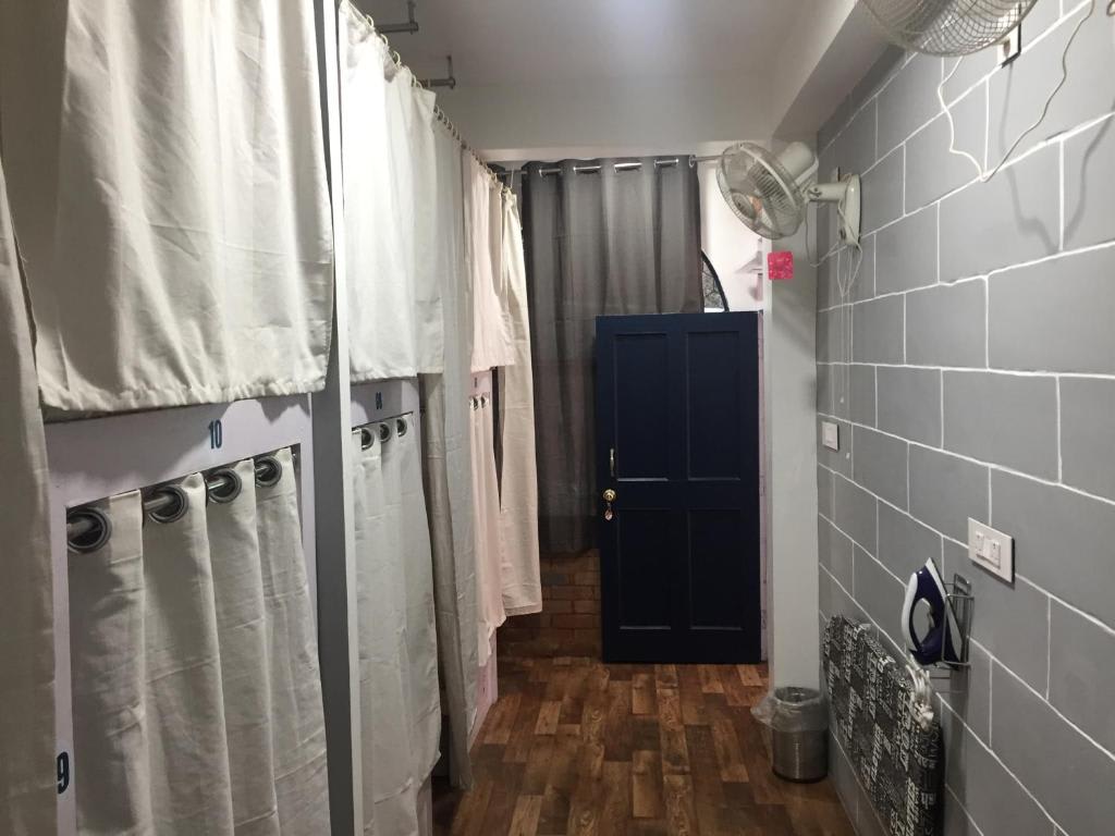 Sleepy Sam - The Travellers Hostel photo 3
