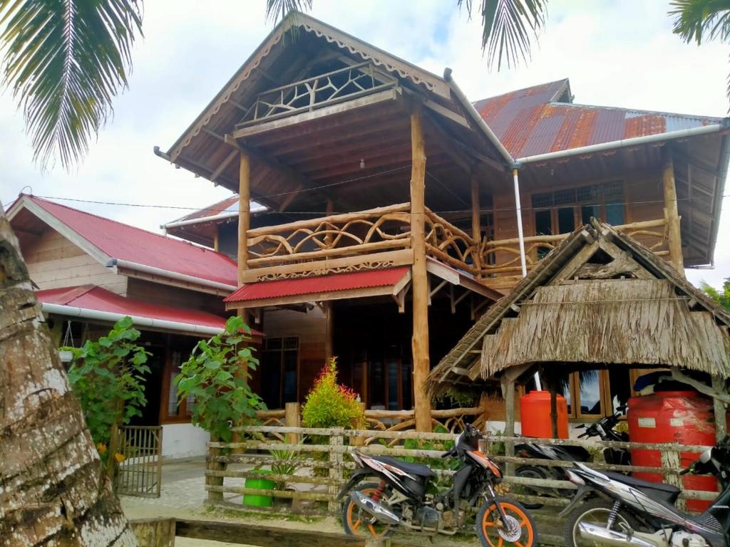 Kutnalek Surf Camp Siberut photo 1