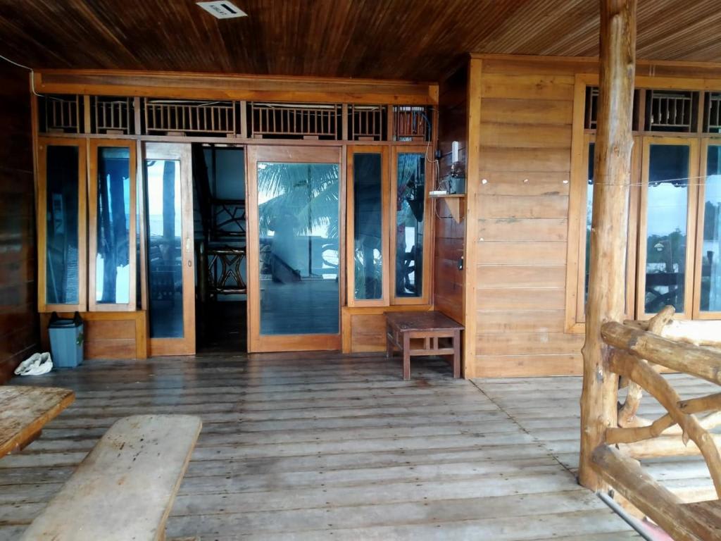 Kutnalek Surf Camp Siberut photo 2