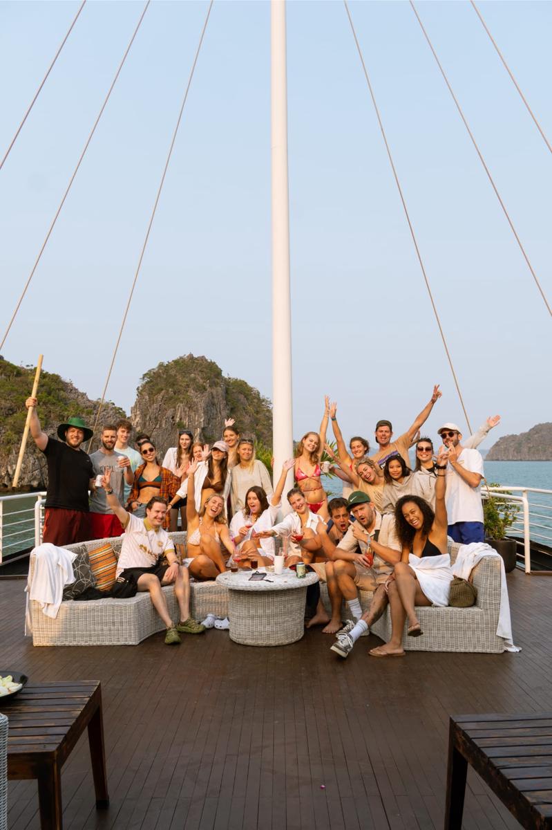 The One Hostel & Rooftop Bar Catba photo 3