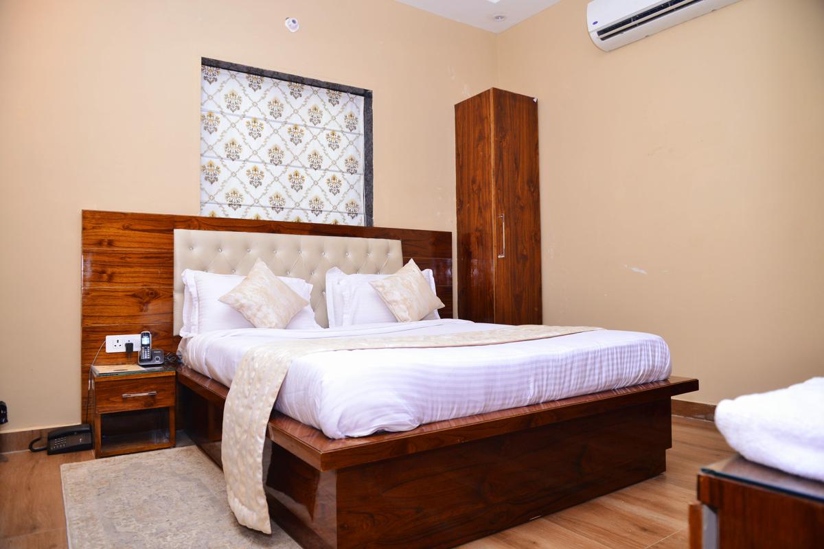 Hotel Signature Villa photo 2