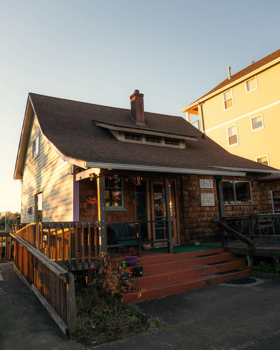 Seaside International Lodge & Hostel photo 2