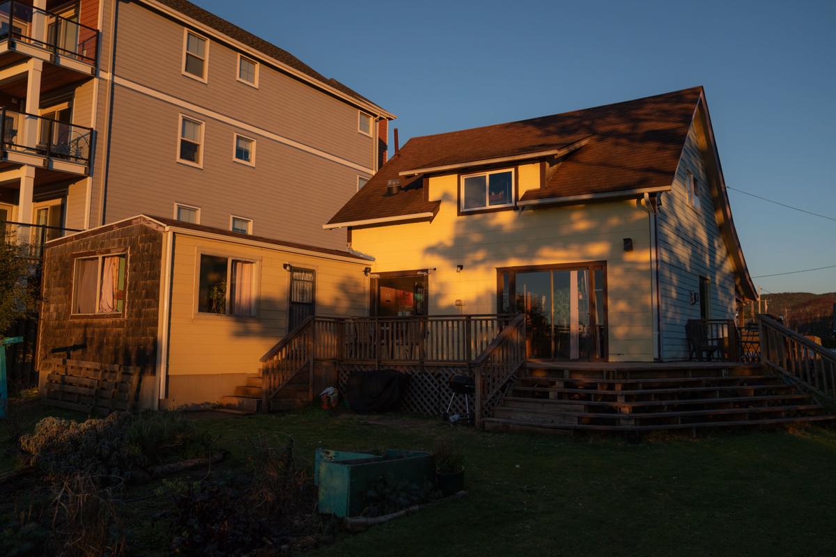 Seaside International Lodge & Hostel photo 3