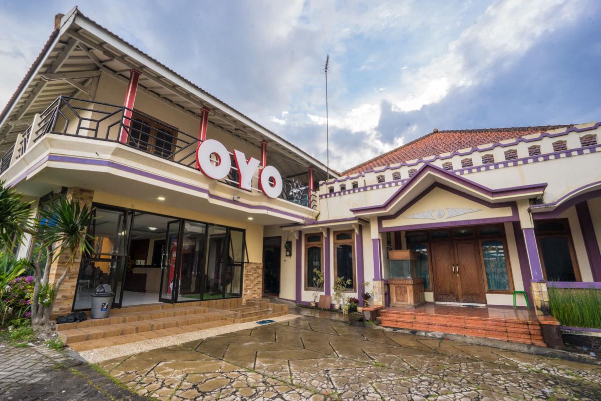 OYO Bunga Matahari Guest House And Hotel photo 1