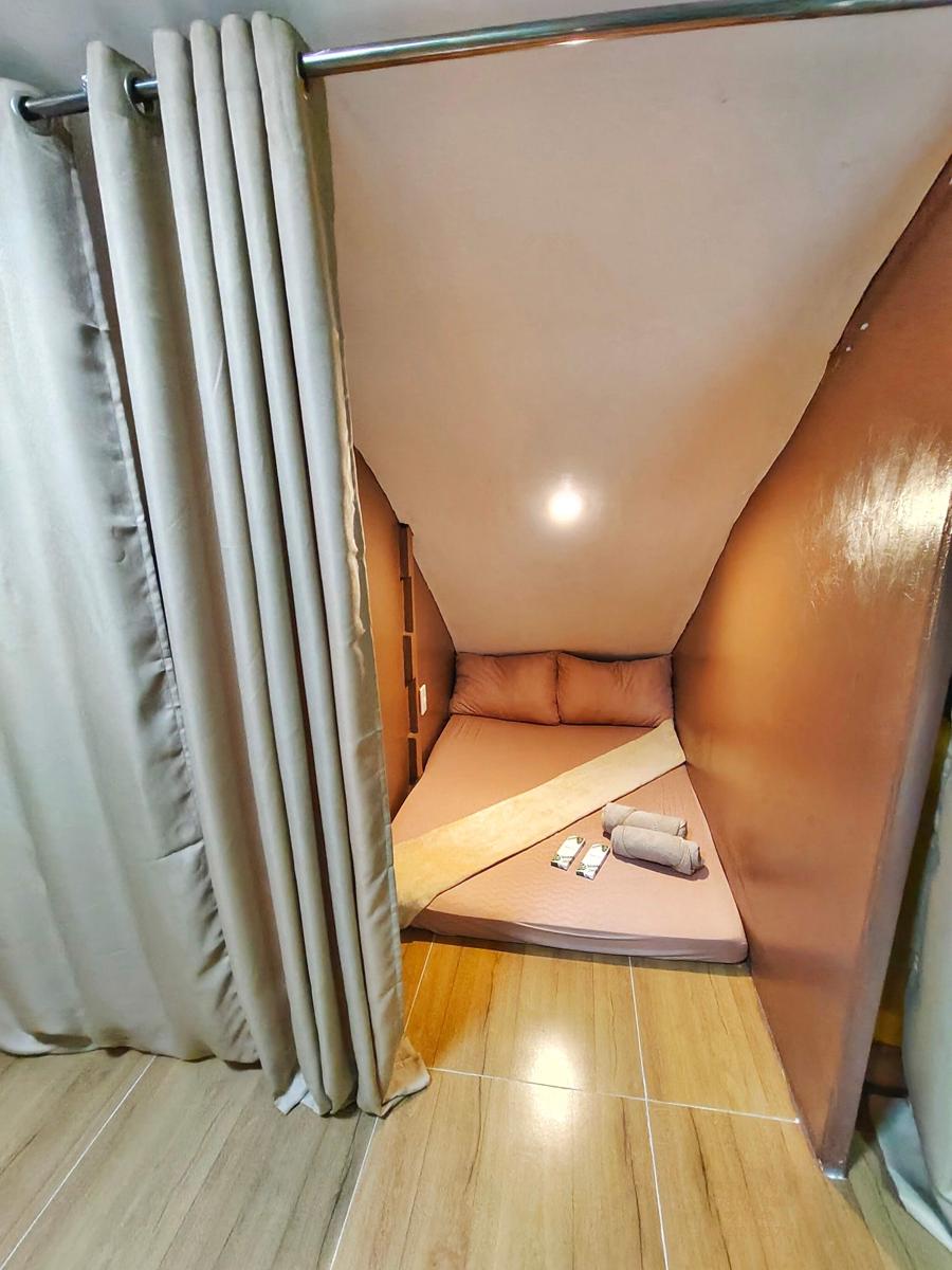 Mactan Airport Hostel at Aashvi Cozy Cabin photo 1