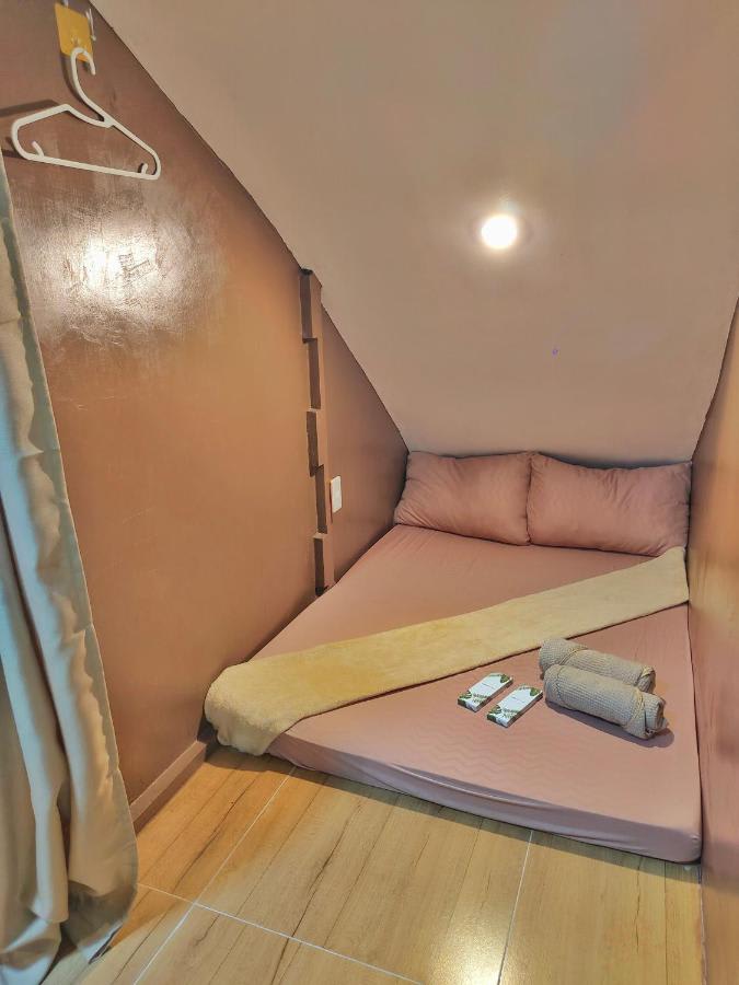 Mactan Airport Hostel at Aashvi Cozy Cabin photo 2