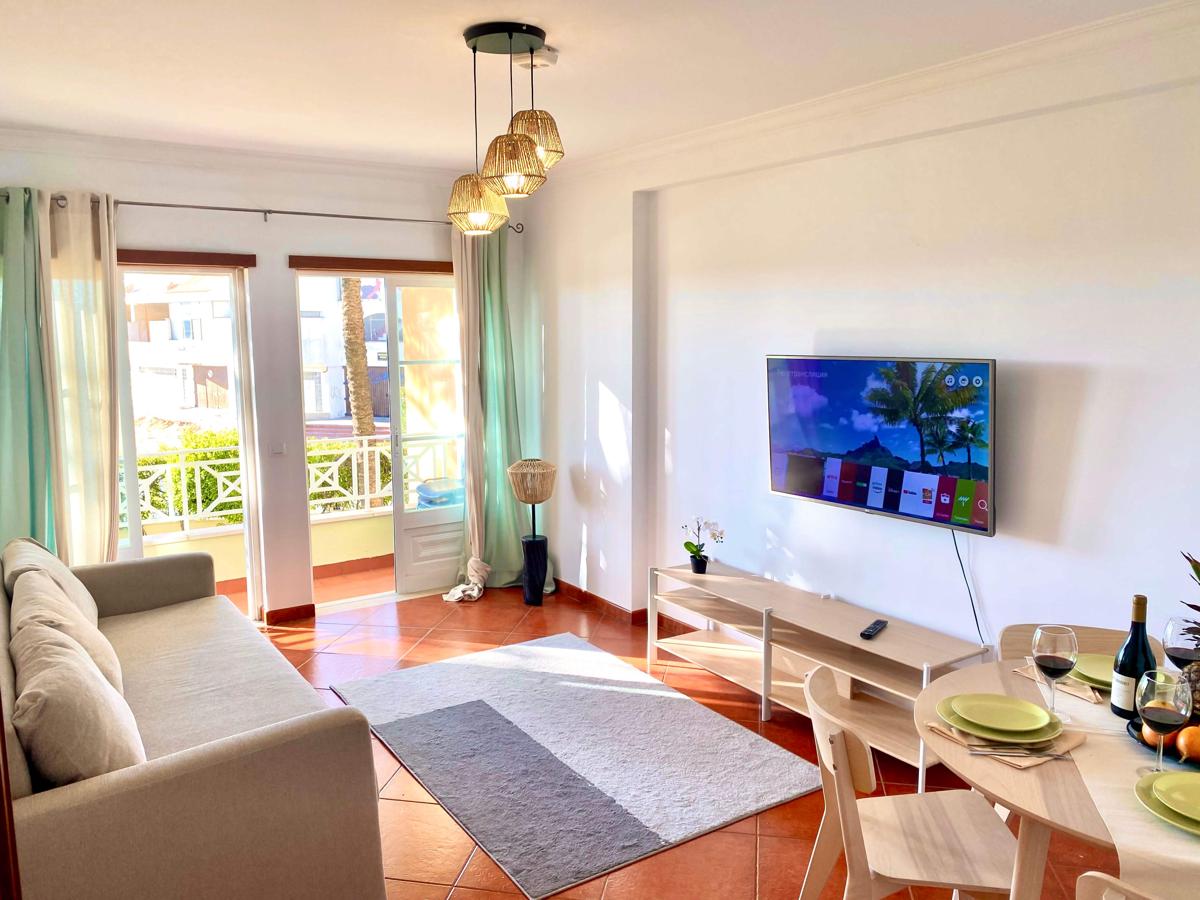 Apartment with Swimming pool near the heart city photo 3