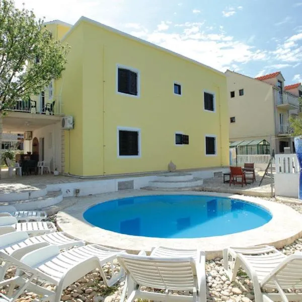 Dragan's Den Hostel photo 5