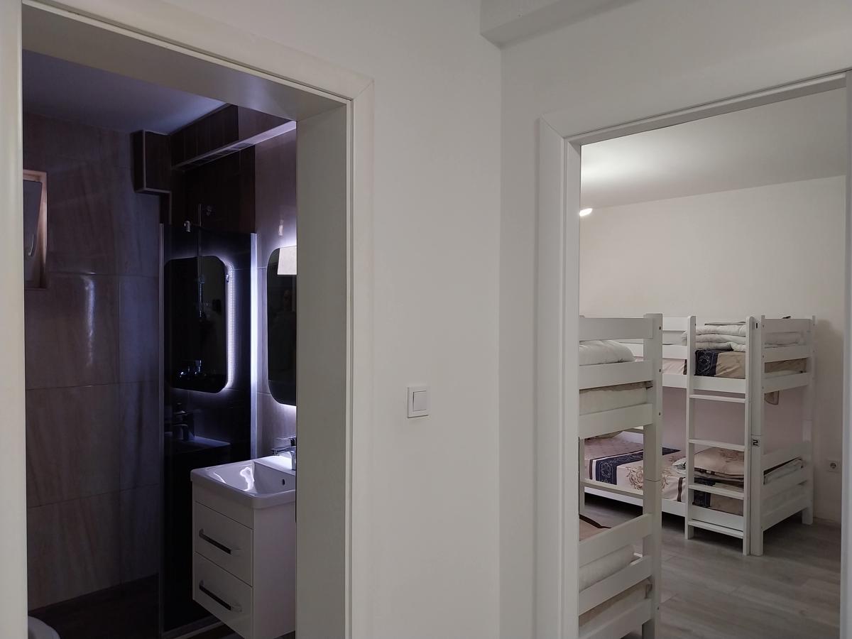 DM Hostel and Apartments photo 2