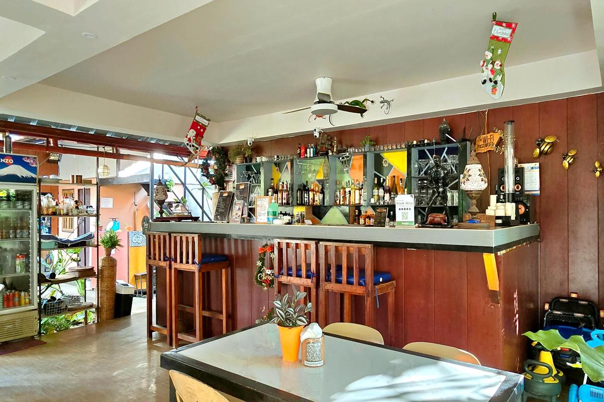 Adrianas Place Tropical Guesthouse photo 4