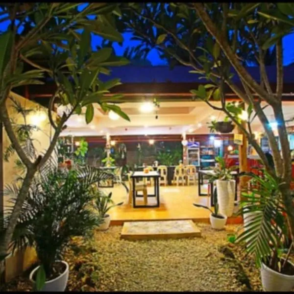 Adrianas Place Tropical Guesthouse photo 5
