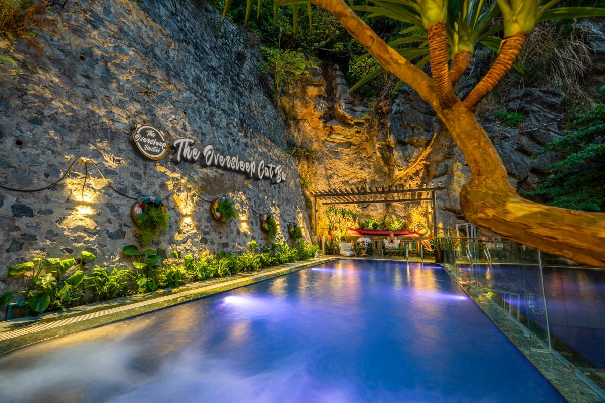 The Oversleep Cat Ba Hostel & Pool Bar photo 1