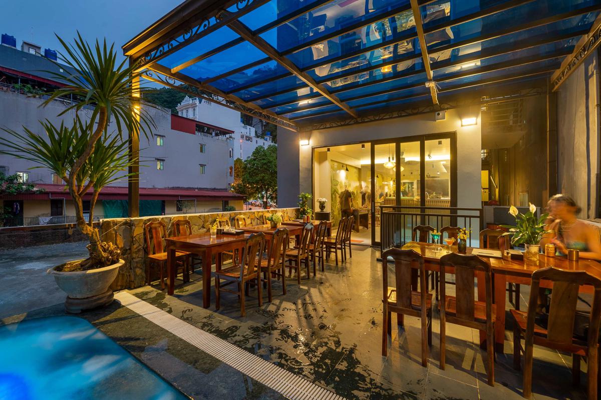 The Oversleep Cat Ba Hostel & Pool Bar photo 3