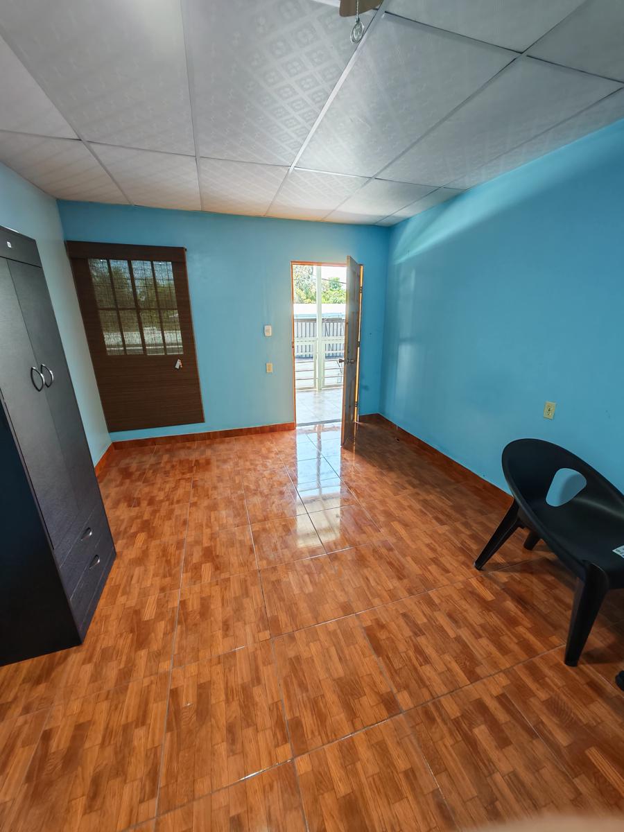 Hostal y Airbnb Leo photo 1