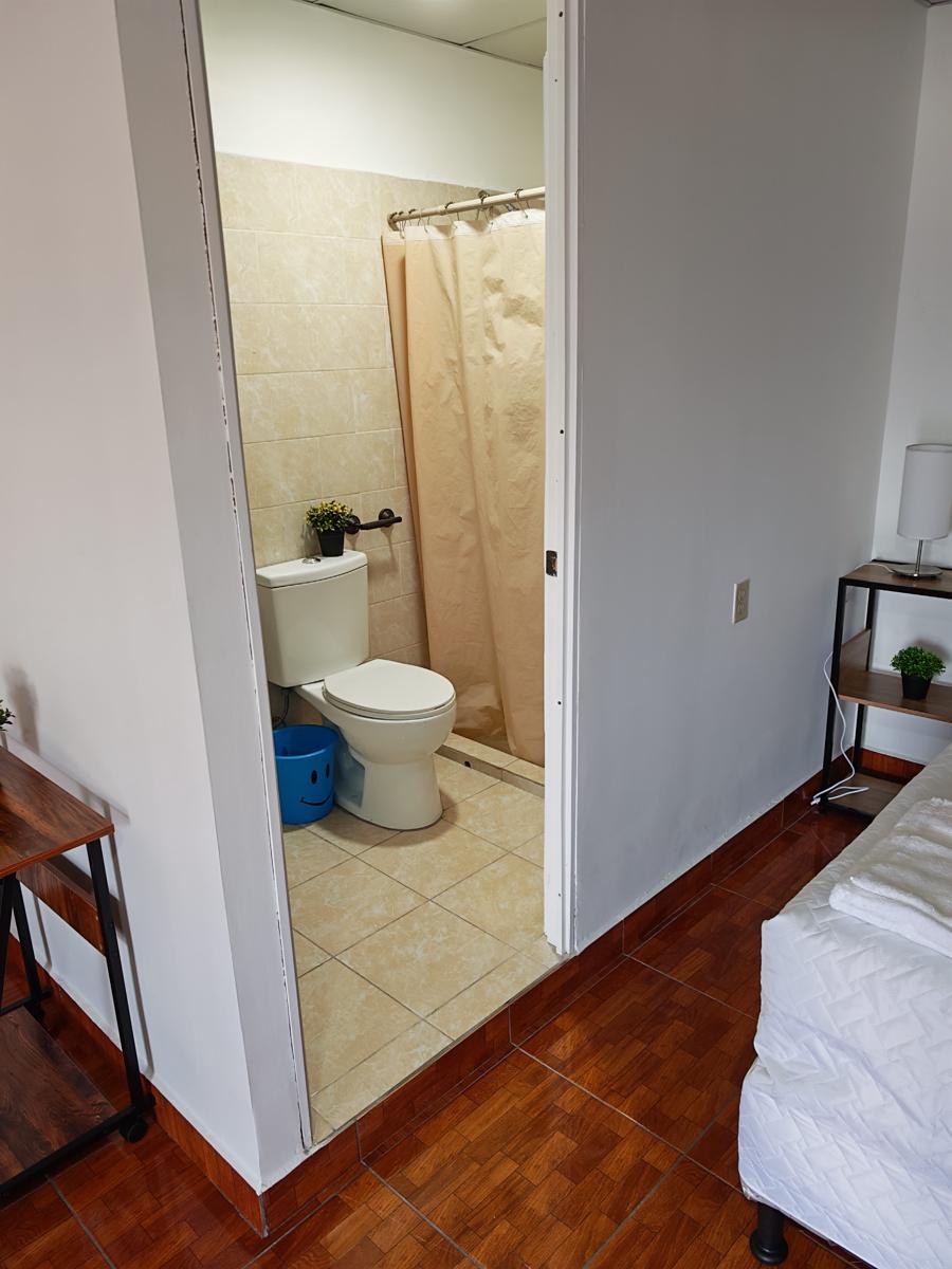 Hostal y Airbnb Leo photo 2