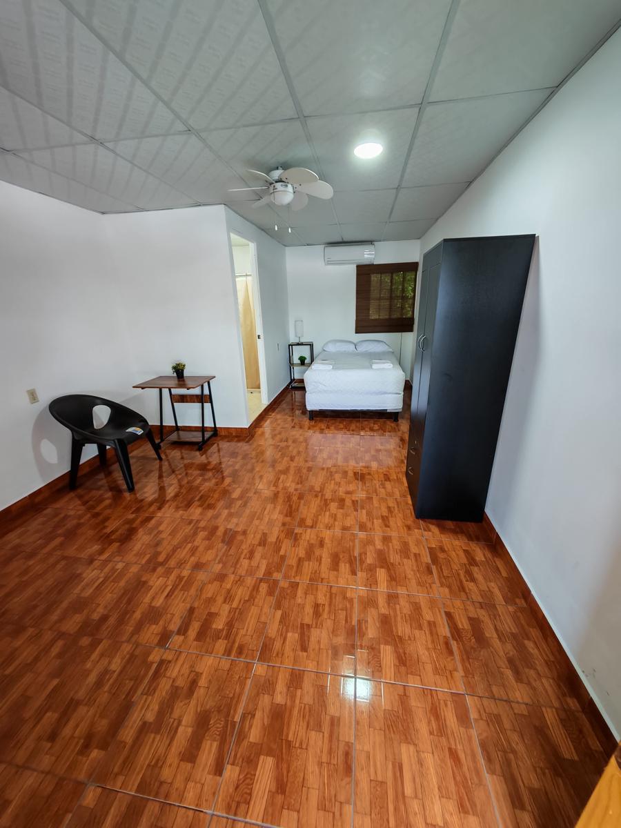 Hostal y Airbnb Leo photo 3