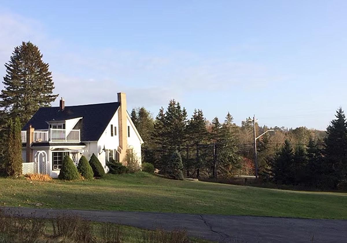 Halifax Backpackers Beachhouse photo 1
