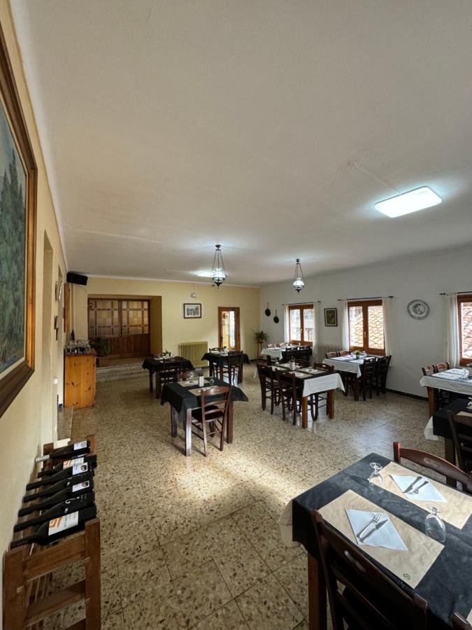 Hostal L'esquella photo 2