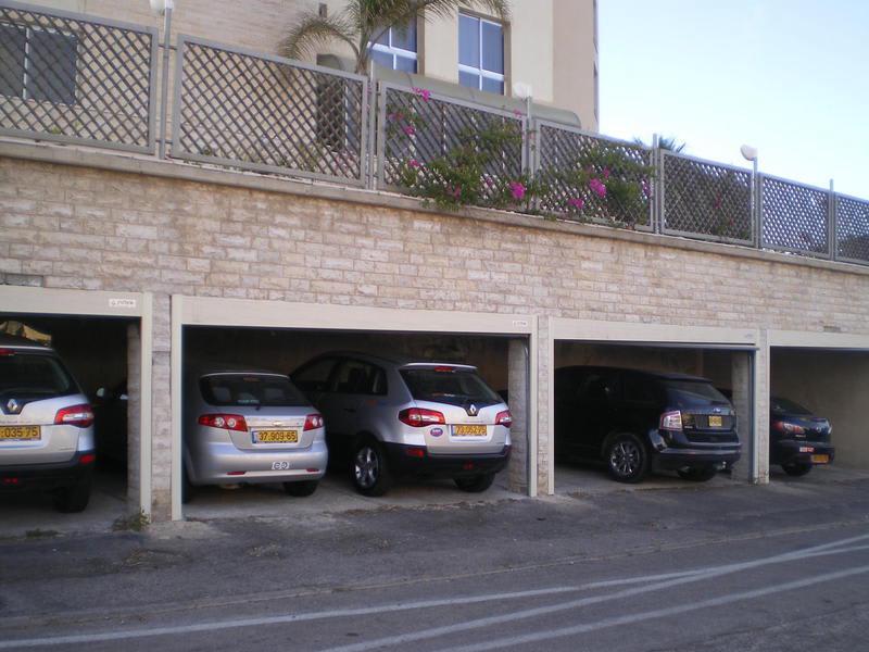 Marom Haifa photo 3