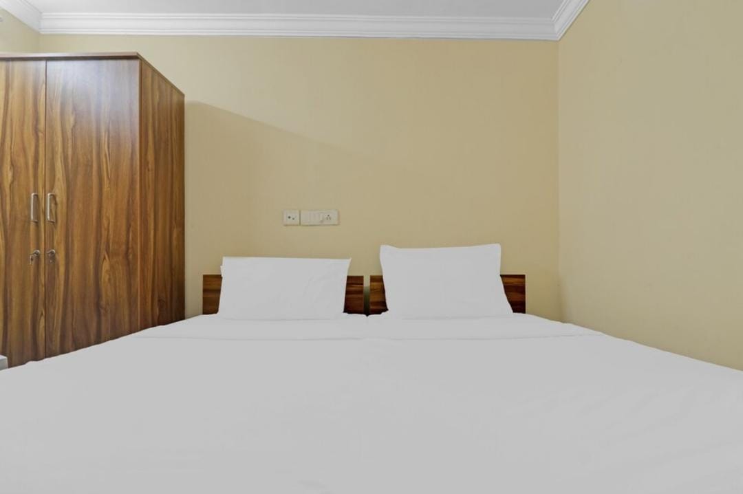 White Carnations Hotel photo 1